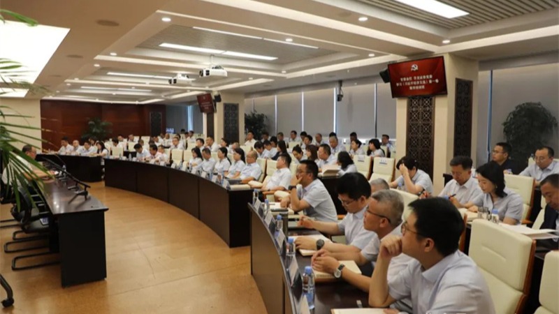 甘肅金控 華龍證券黨委召開中心組學習會議專題學習《習近平經濟文選》第一卷